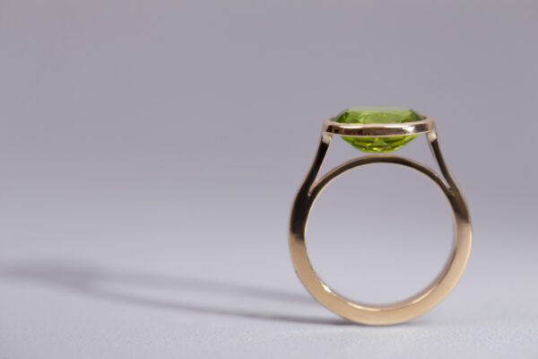 Peridot & 9ct Yellow Gold Ring